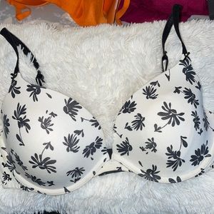 Victoria’s Secret 36 D bra